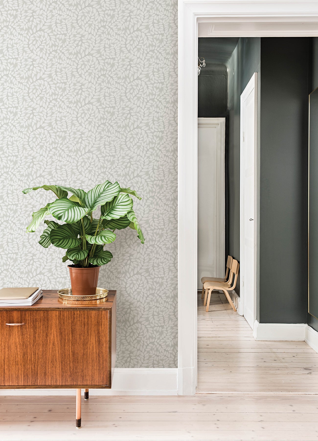 Lindlöv Grey Leafy Vines Wallpaper - Brewster Wallcovering