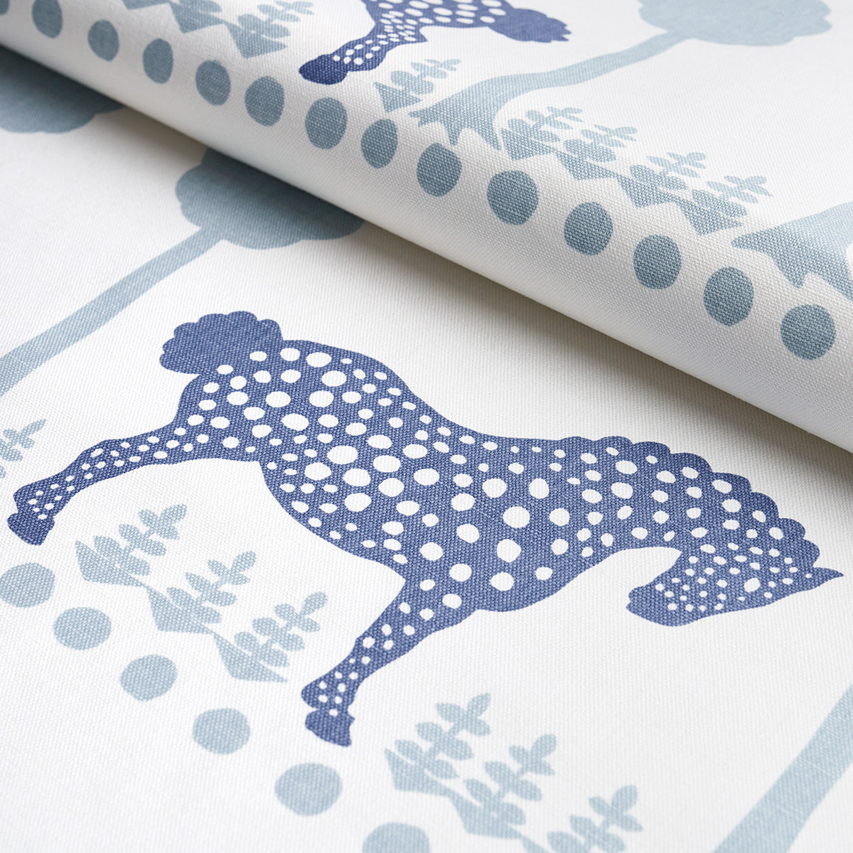 POLKA-DOT-PONY-BLUE-SCHUMACHER-180901