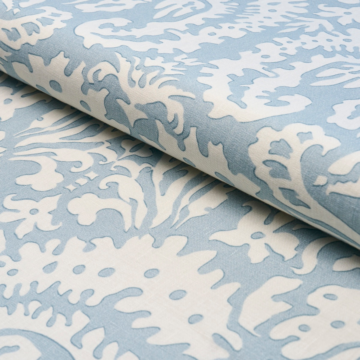 SUFFOLK-DAMASK-BLUE-SCHUMACHER-182121