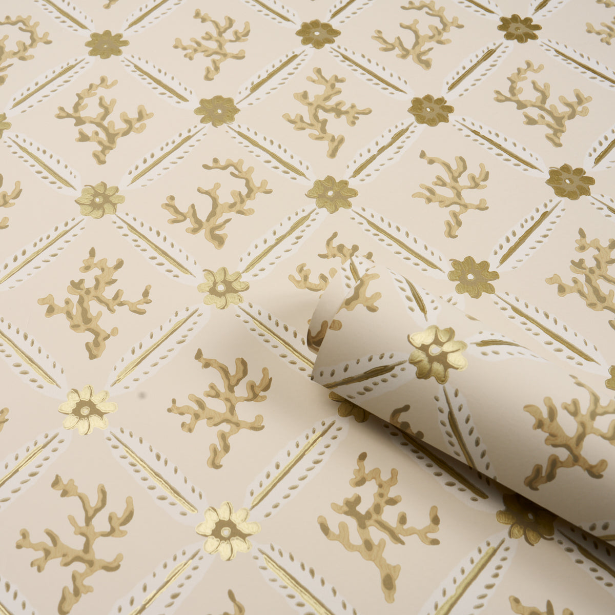 CORAIL-LEAF-TRELLIS-CHAMPAGNE-SCHUMACHER-5016640