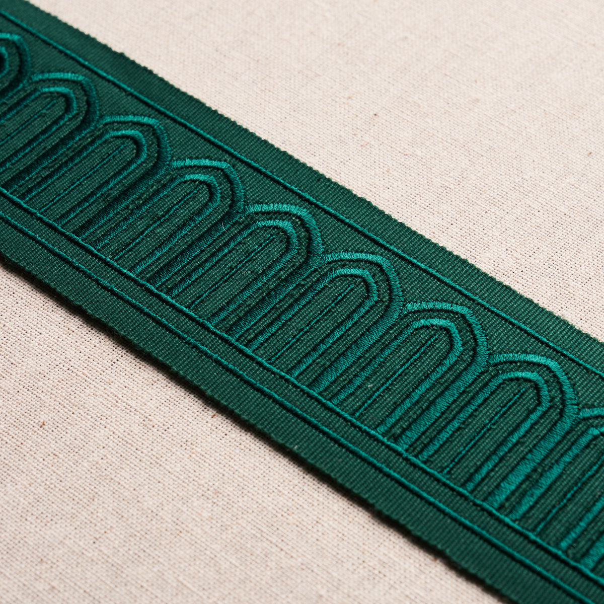 ARCHES-EMBROIDERED-TAPE-MEDIUM-EMERALD-SCHUMACHER-70768