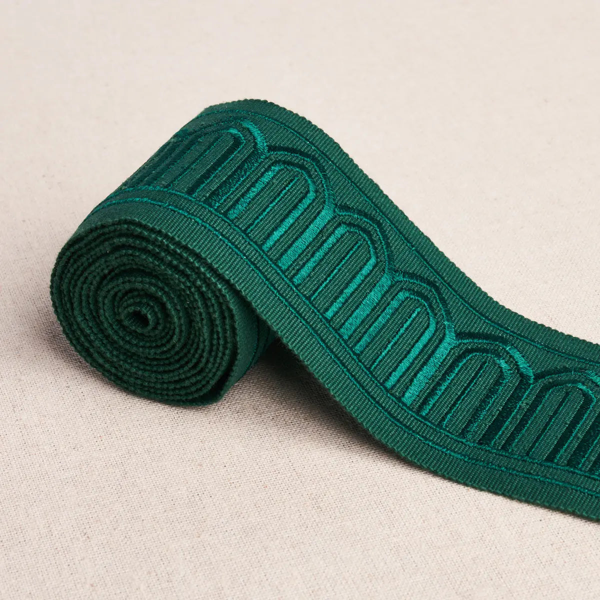 ARCHES-EMBROIDERED-TAPE-MEDIUM-EMERALD-SCHUMACHER-70768