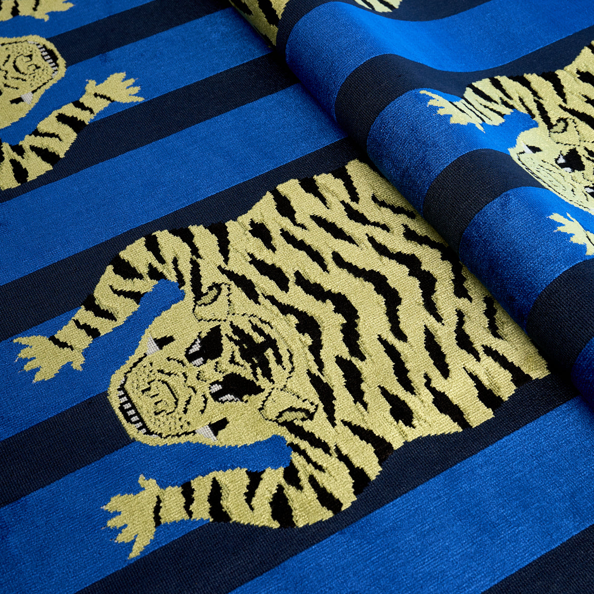 JOKHANG-TIGER-VELVET-BLUE-SCHUMACHER-77234