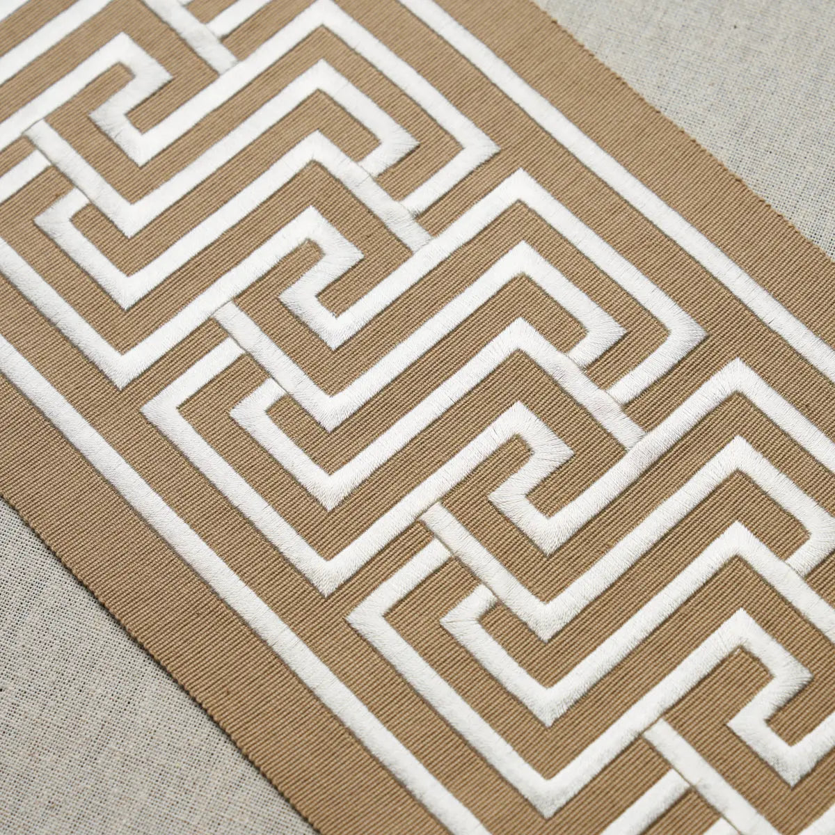 LABYRINTH-TAPE-SAND-SCHUMACHER-81261