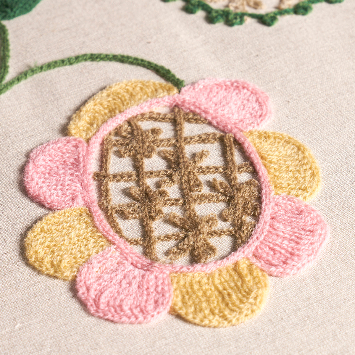 MANDEVILLA-EMBROIDERY-PINK-GREEN-SCHUMACHER-81511