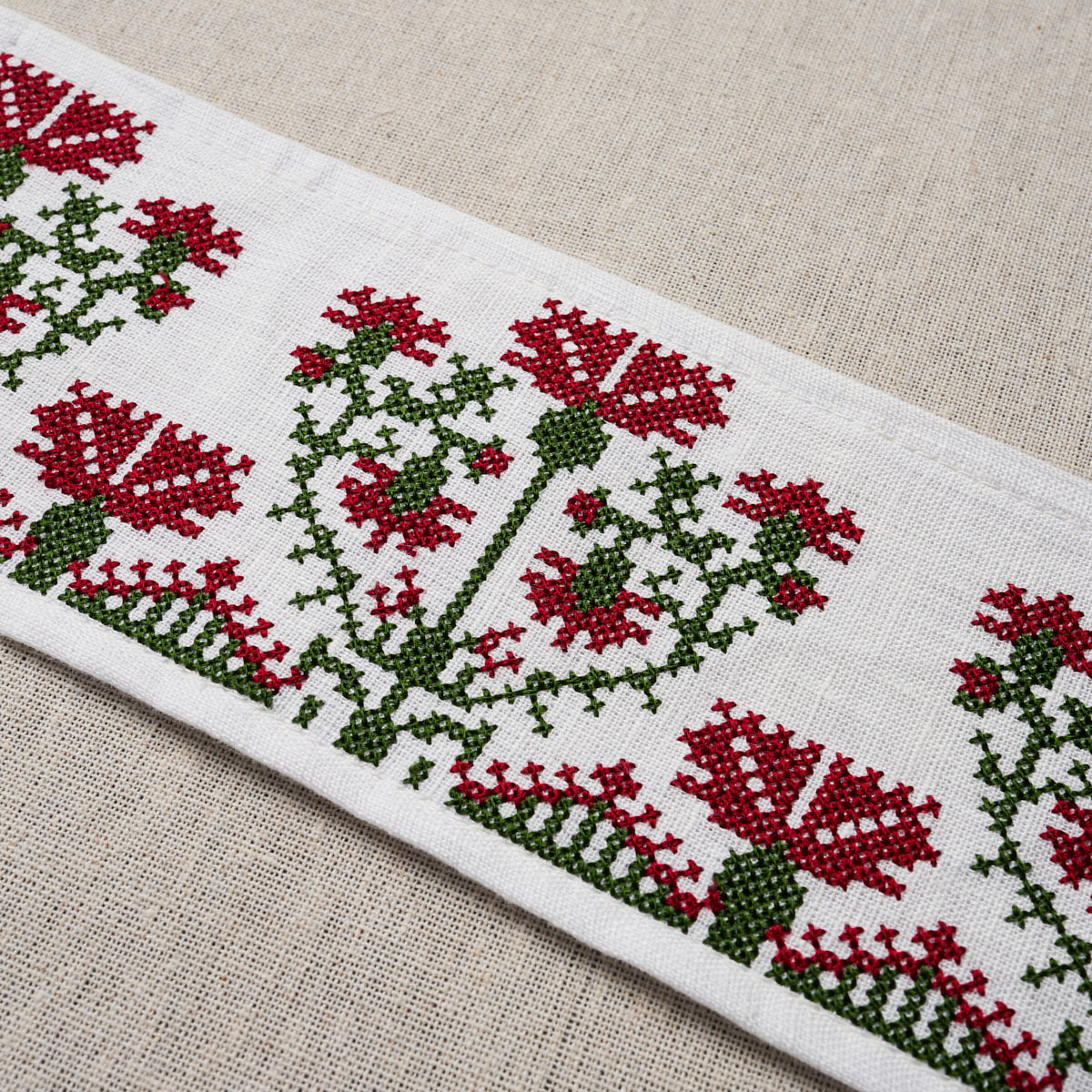 CUSTIS-EMBROIDERED-TAPE-CLARET-SCHUMACHER-81660