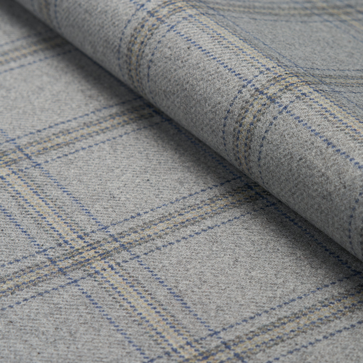 BLACKBURN-MERINO-PLAID-GREY-SCHUMACHER-82342