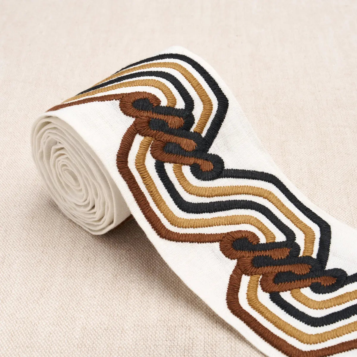 THE-TWIST-EMBROIDERED-TAPE-BROWN-SCHUMACHER-83632