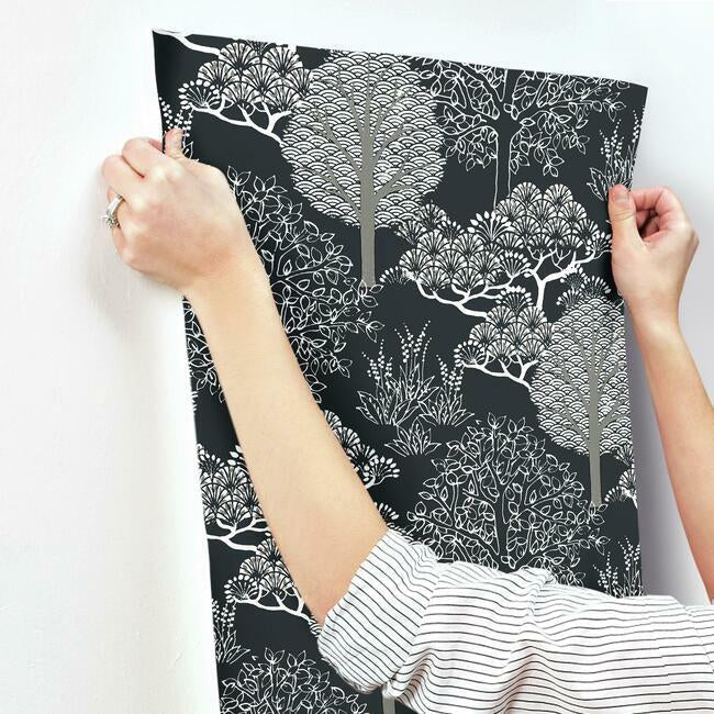 kimono-trees-wallpaper-black-metallic-york-wallcoverings-bw3852