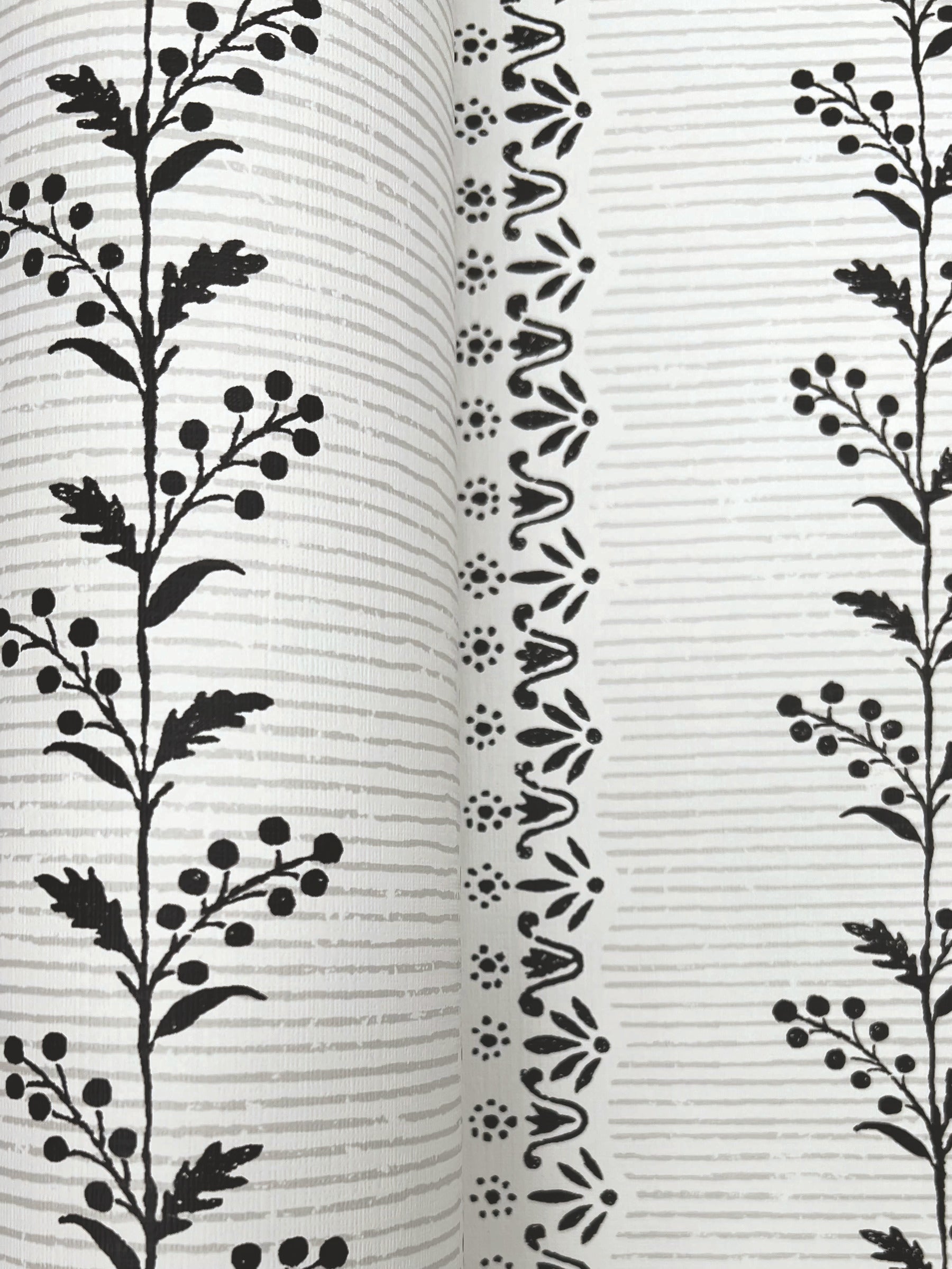 everleigh-wallpaper-white-black-york-wallcoverings-mf4761