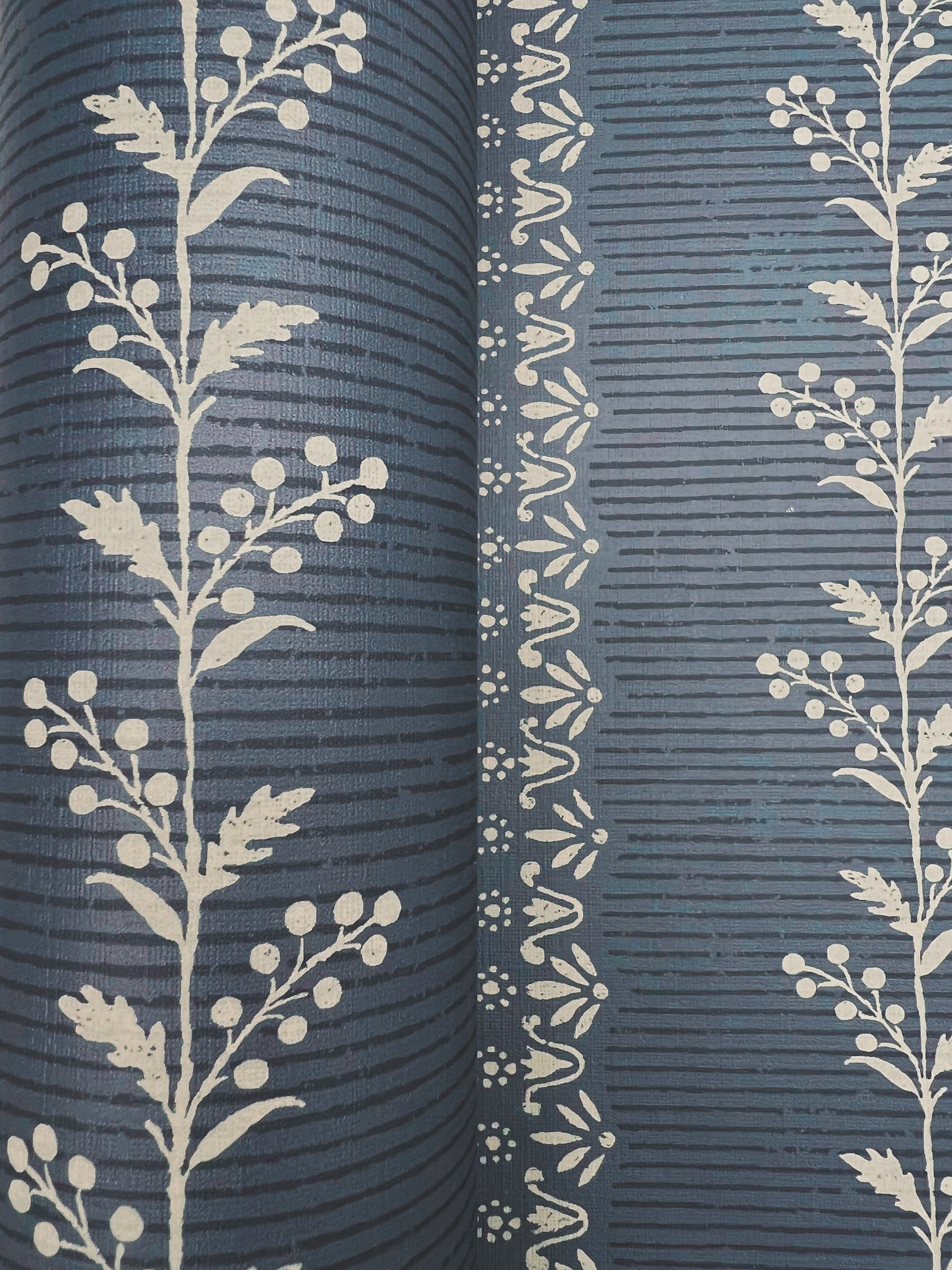 everleigh-wallpaper-navy-york-wallcoverings-mf4766