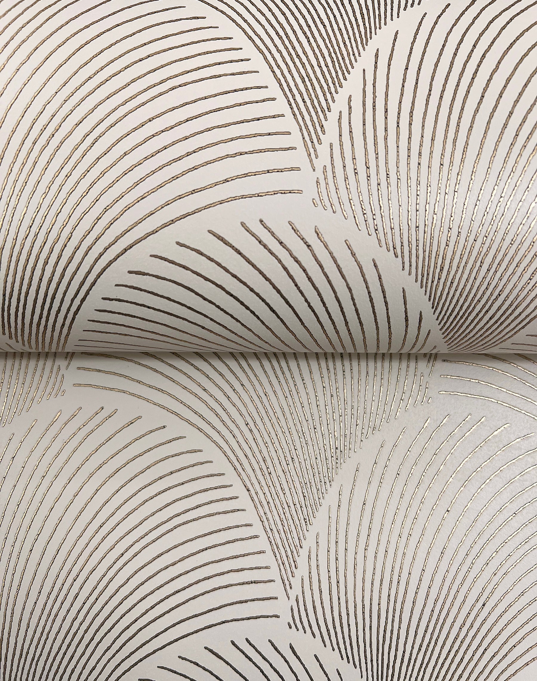 metallic-scallop-wallpaper-beige-york-wallcoverings-nt6107