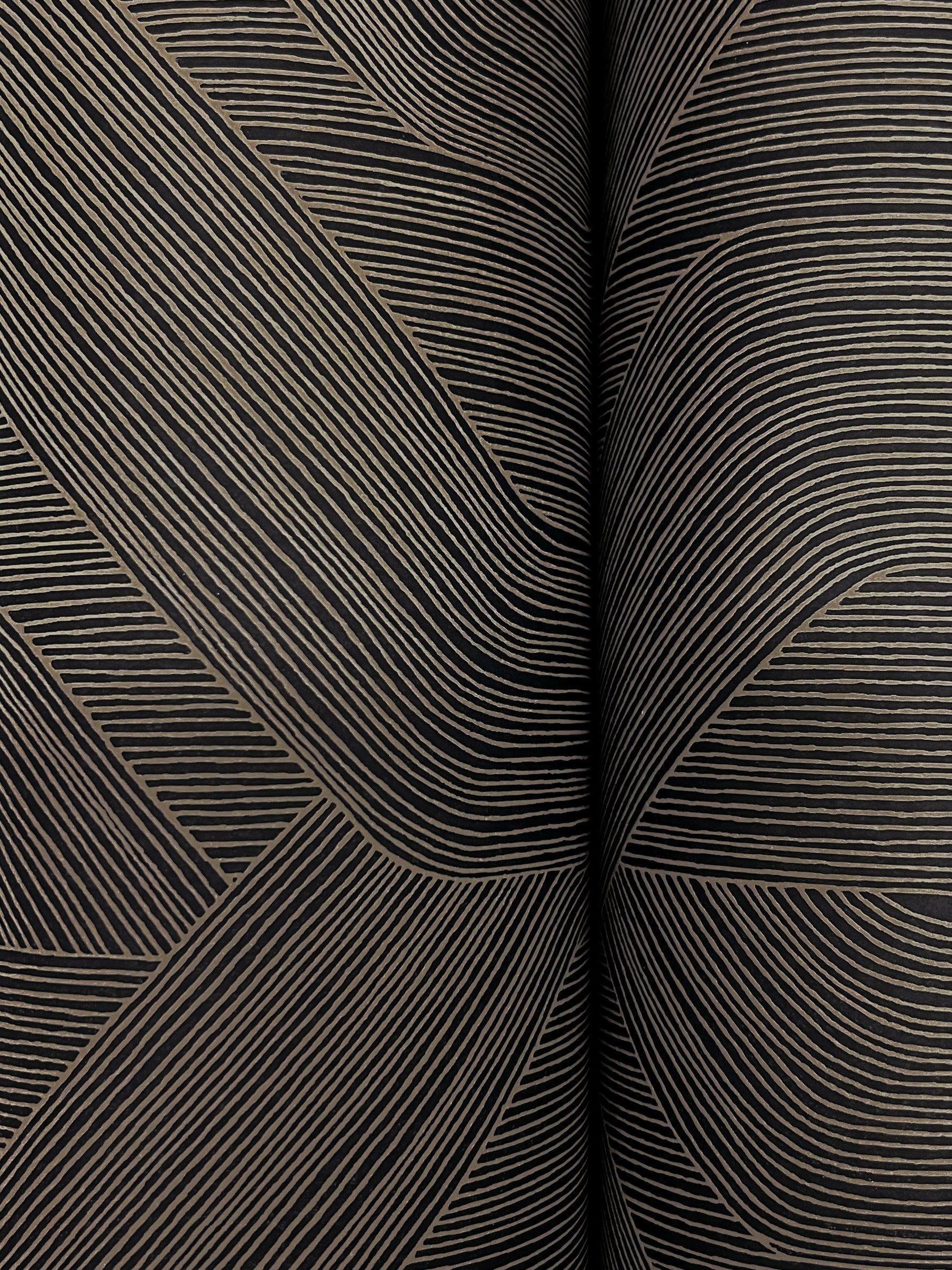 fine-line-geometric-wallpaper-black-york-wallcoverings-nt6192