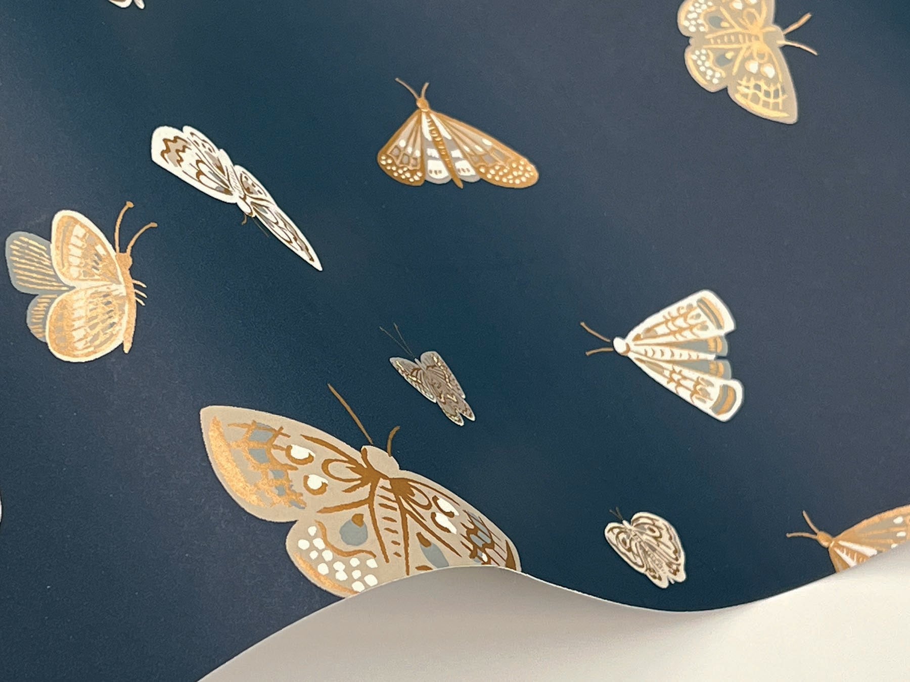 butterfly-house-wallpaper-navy-york-wallcoverings-rf7415