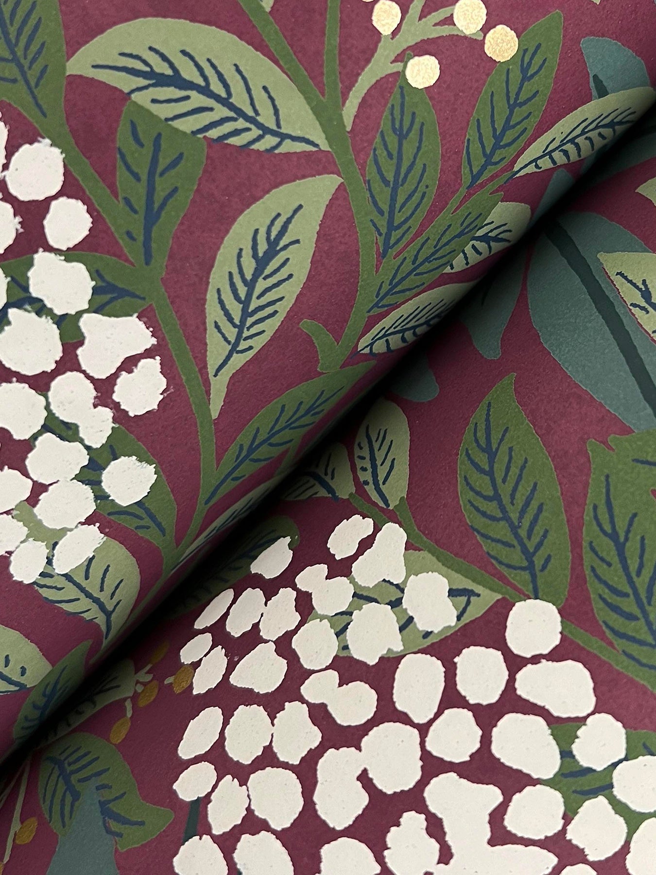 highgrove-wallpaper-burgundy-york-wallcoverings-rf7506