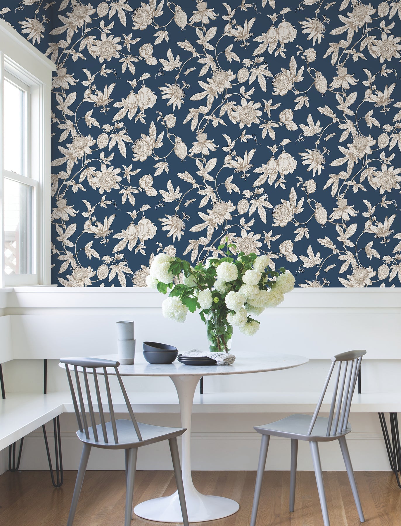 passion-flower-toile-wallpaper-navy-york-wallcoverings-rt7856