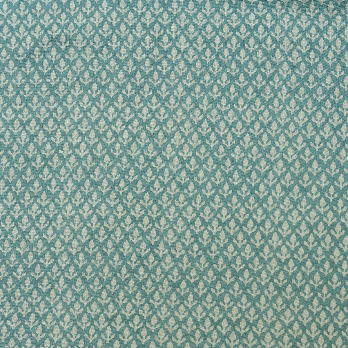 am100379130-bud-turquoise-kravet-couture